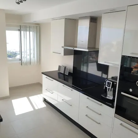Luxury Villa In Residencial La Tagora 别墅 *